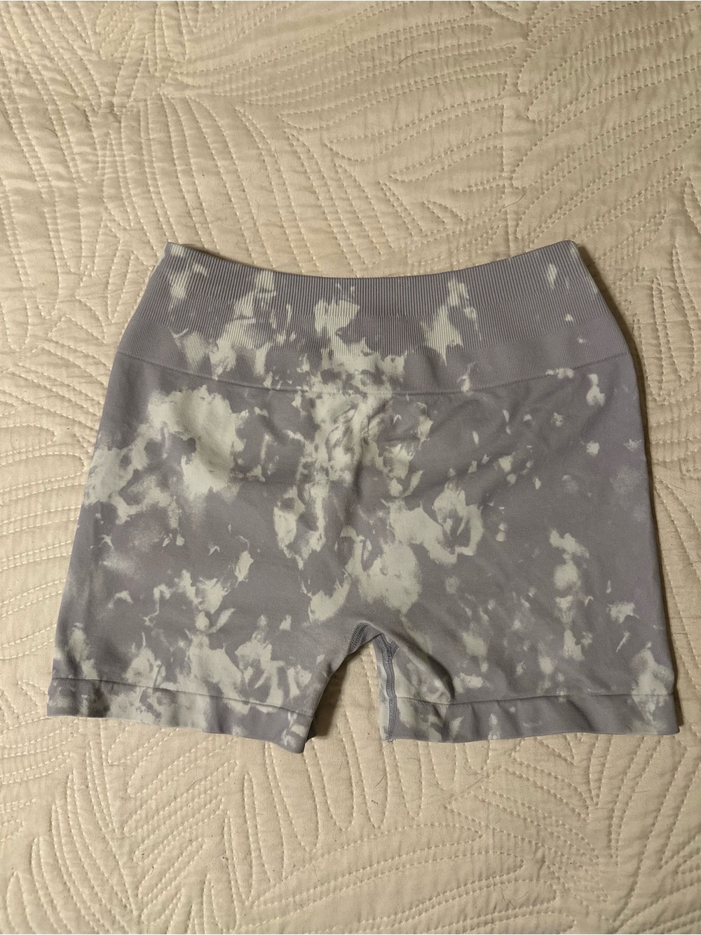 Seamless Tie-Dye Lavender White Women’s Active Shorts
